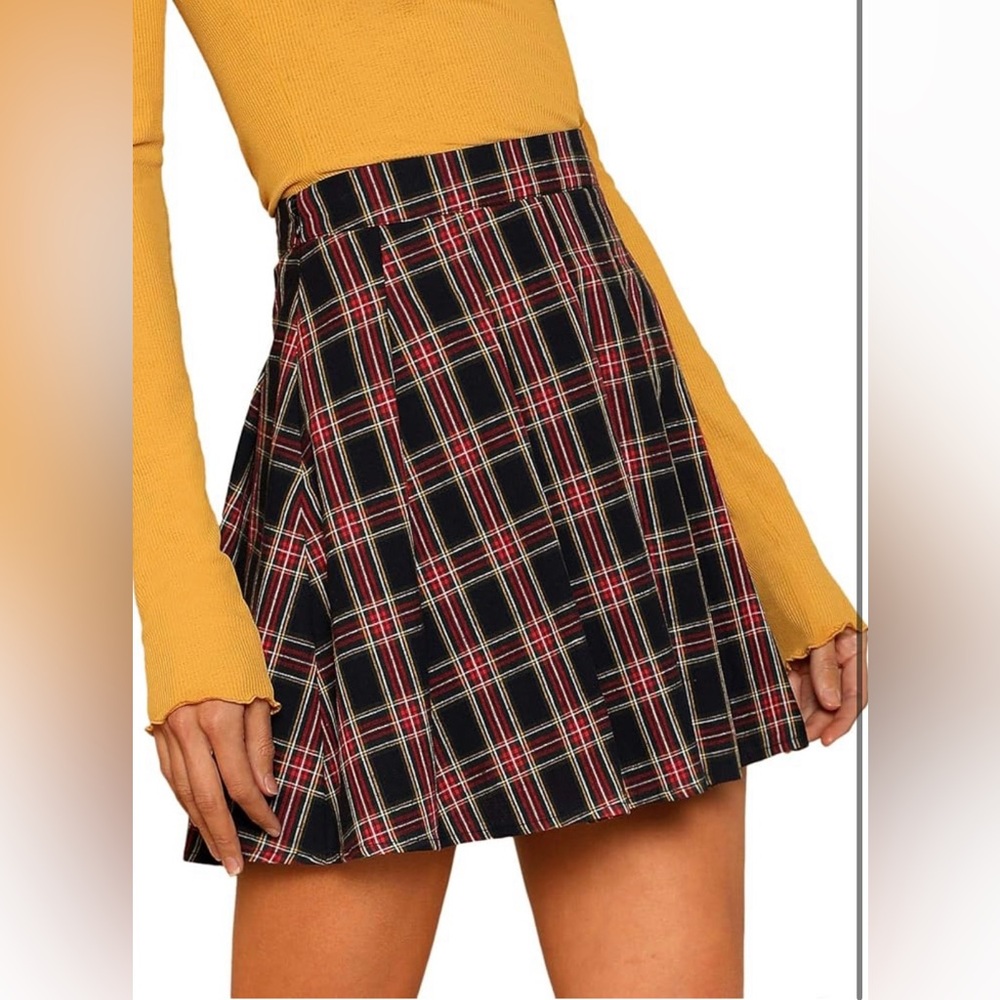 Women's Casual Plaid High Waist Pleated A-Line
Mini Skirt Black and Red XS